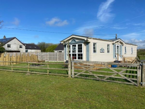 Beautiful 2-Bed Chalet in Llanfairpwllgwyngyll